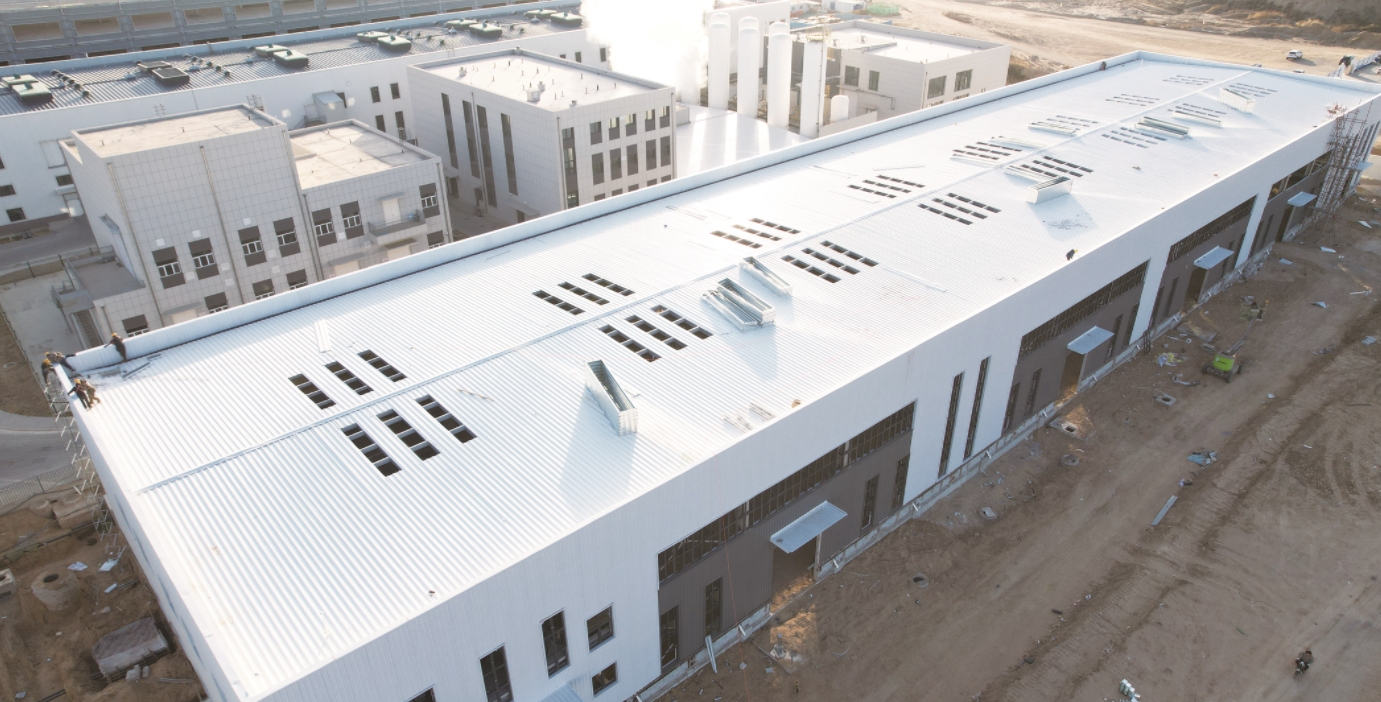 中国二冶赤峰高新区东山产业园-新能源新材料（光伏钨丝）标准化厂房建设项目彩板围护工程